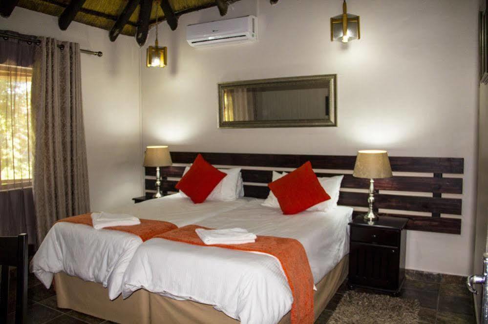 Aristo Manor Hotell Richards Bay Exteriör bild