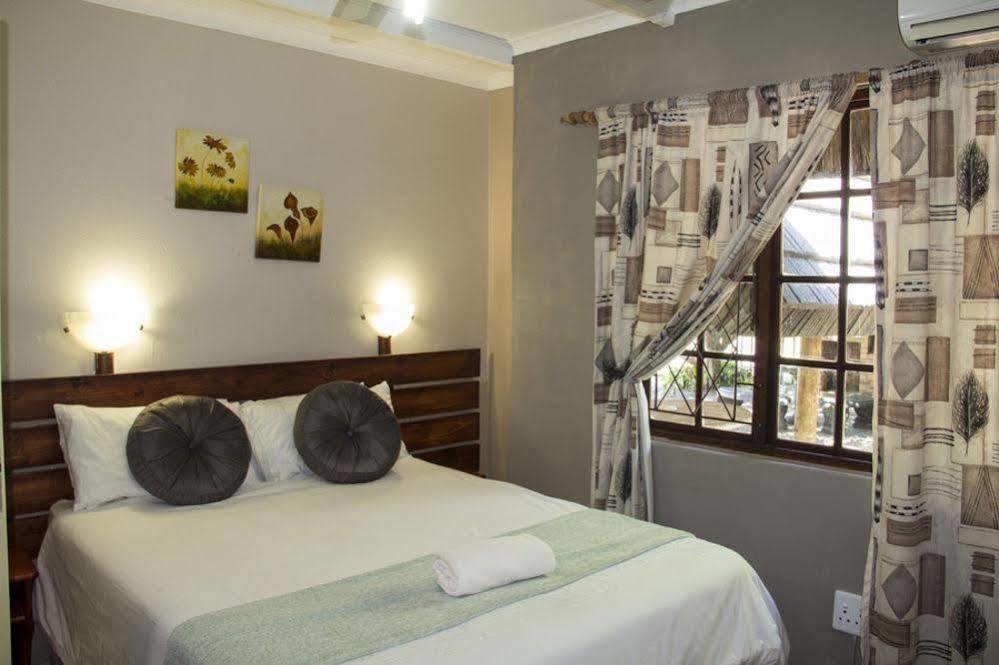 Aristo Manor Hotell Richards Bay Exteriör bild