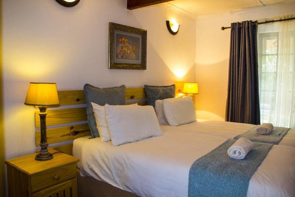 Aristo Manor Hotell Richards Bay Exteriör bild