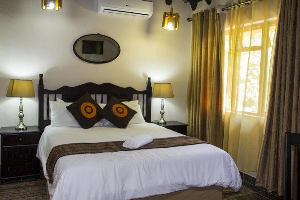 Aristo Manor Hotell Richards Bay Exteriör bild