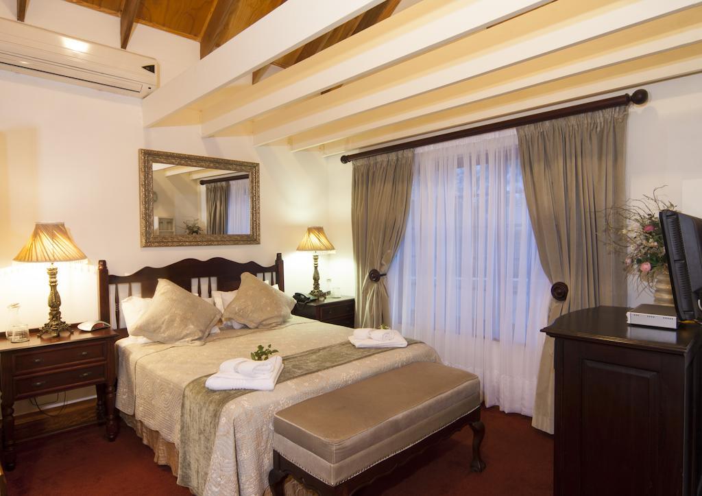 Aristo Manor Hotell Richards Bay Exteriör bild