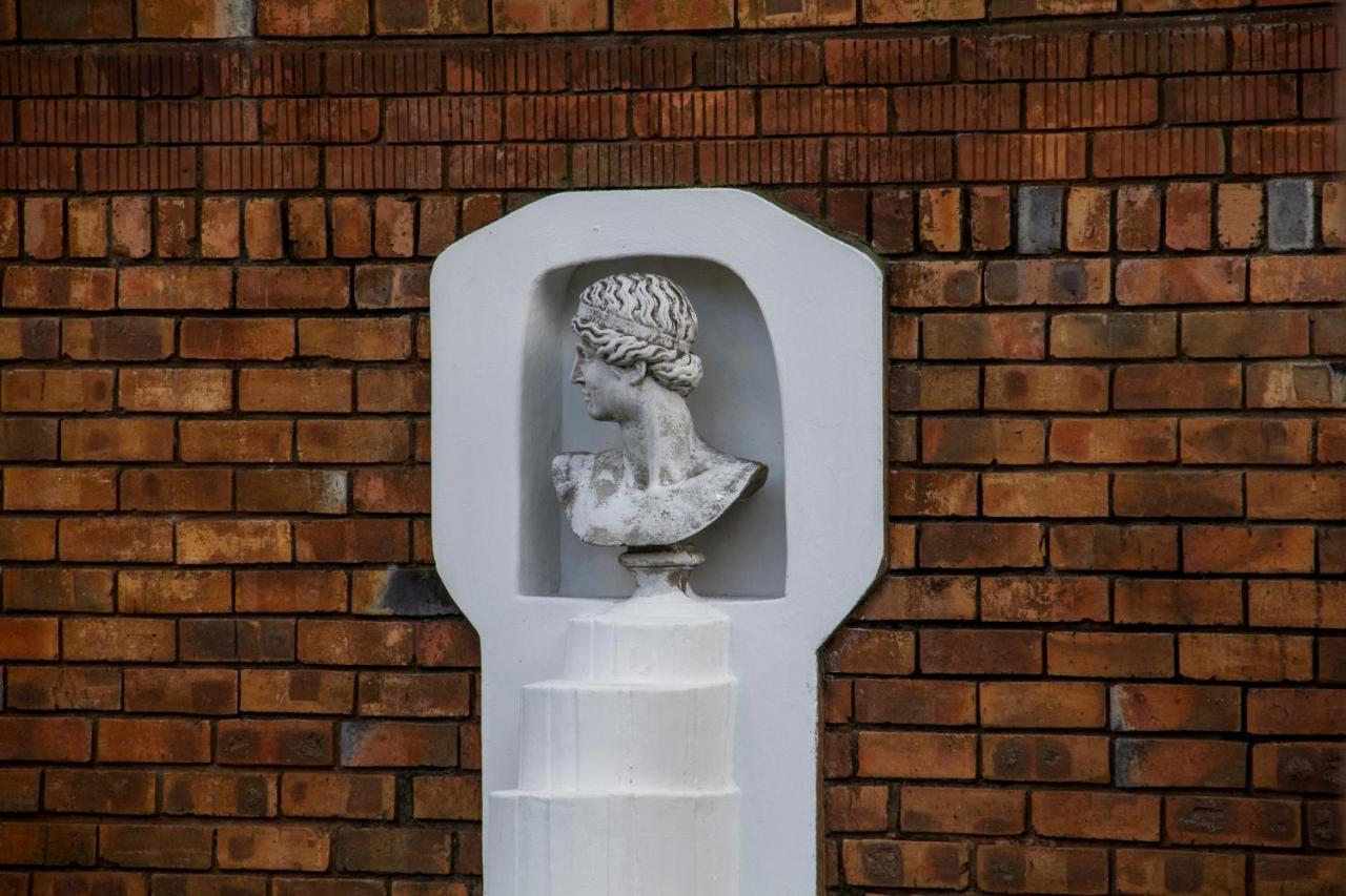 Aristo Manor Hotell Richards Bay Exteriör bild